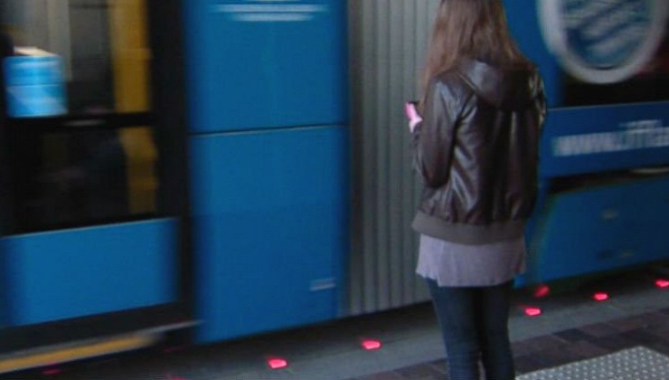 This German city is installing Traffic Lights in the pavement for Smartphone Addicts