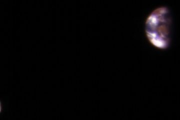 NASA Captures Amazing View of Earth from Mars