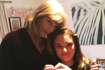 Taylor Swift SURPRISES Fan at her house & her reaction is Priceless